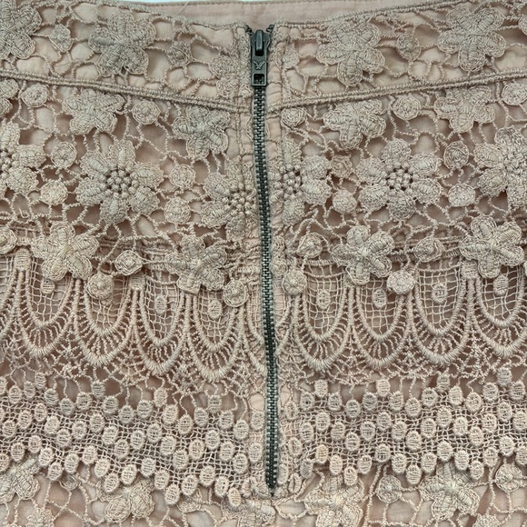 American Eagle Outfitters Tiered Crochet Blush Pink lined skirt Size 12 - Picture 3 of 8